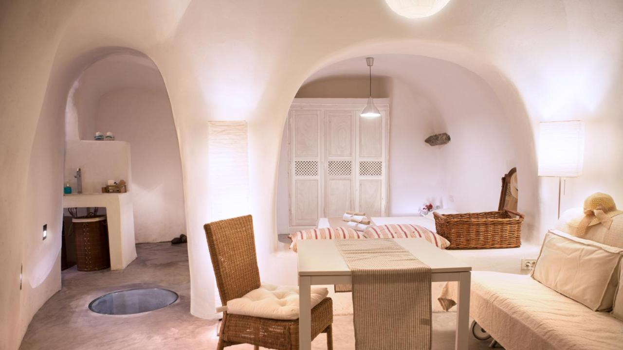 Вілла Oia, Finikia Cave House Екстер'єр фото